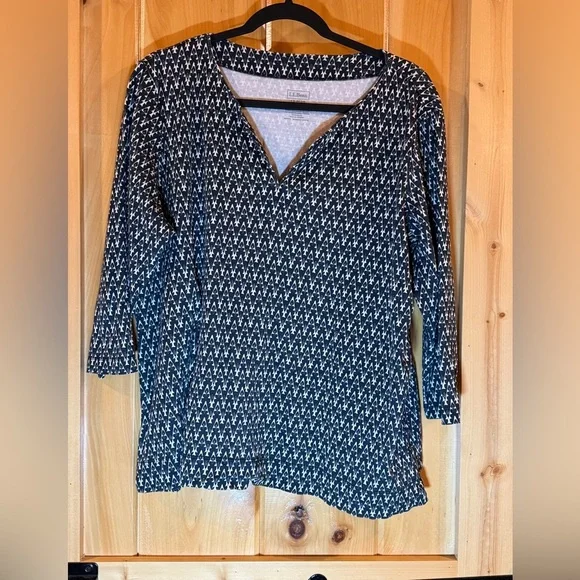 L.L. Bean Navy White Supima Cotton Patterned VNeck 3/4 sleeve Top, 1X 2 for $30 - Picture 3 of 9